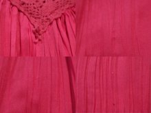 他の写真1: ピンク無地かぎ編みレース付きVネック半袖プリーツドレス
