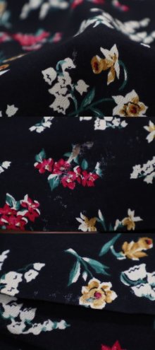 他の写真2: ブラック×ホワイト×ビビットピンク花柄クルーネックレーヨン半袖トップス＆スカートセットアップ