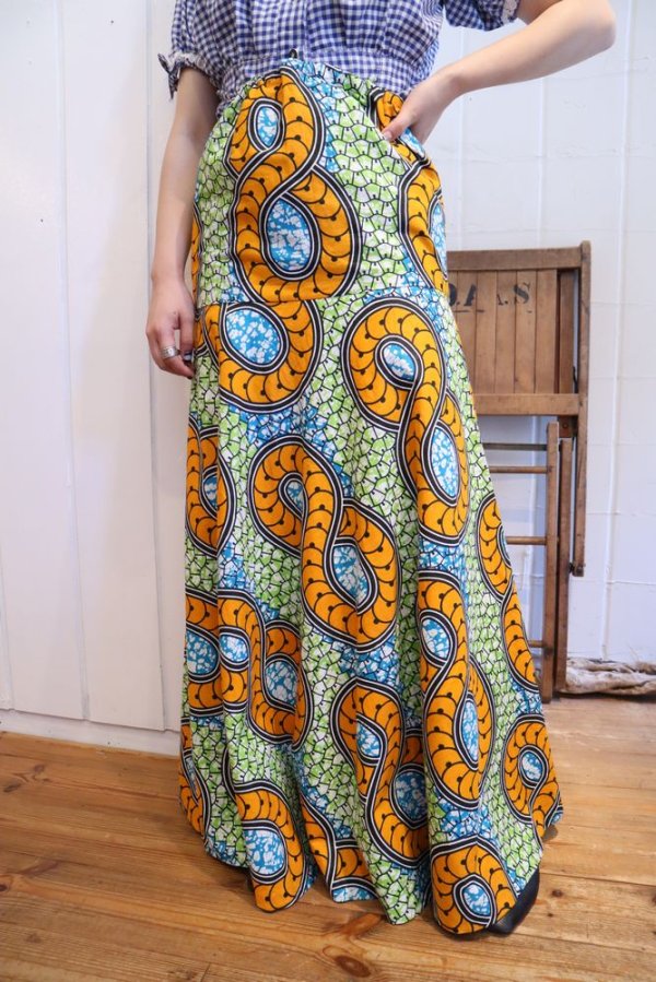 画像1: ライトグリーン×オレンジ×ブルー幾何学柄アフリカンバティックロングスカート