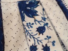 他の写真1: ホワイト×ブルー×ブラックライン＆リーフ＆花柄ポケット付きチロルスカート