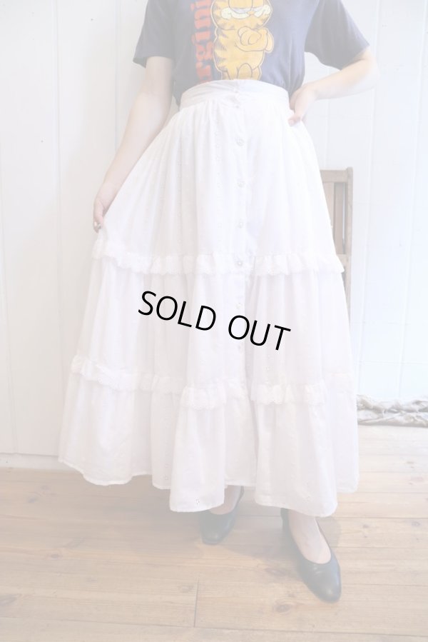 画像1: ホワイト花刺繍カットワークデザインフロントボタンフリルティアードスカート