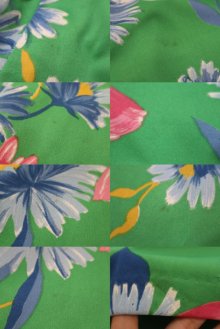 他の写真2: グリーン×ピンク×ブルー花柄タックデザインスカート