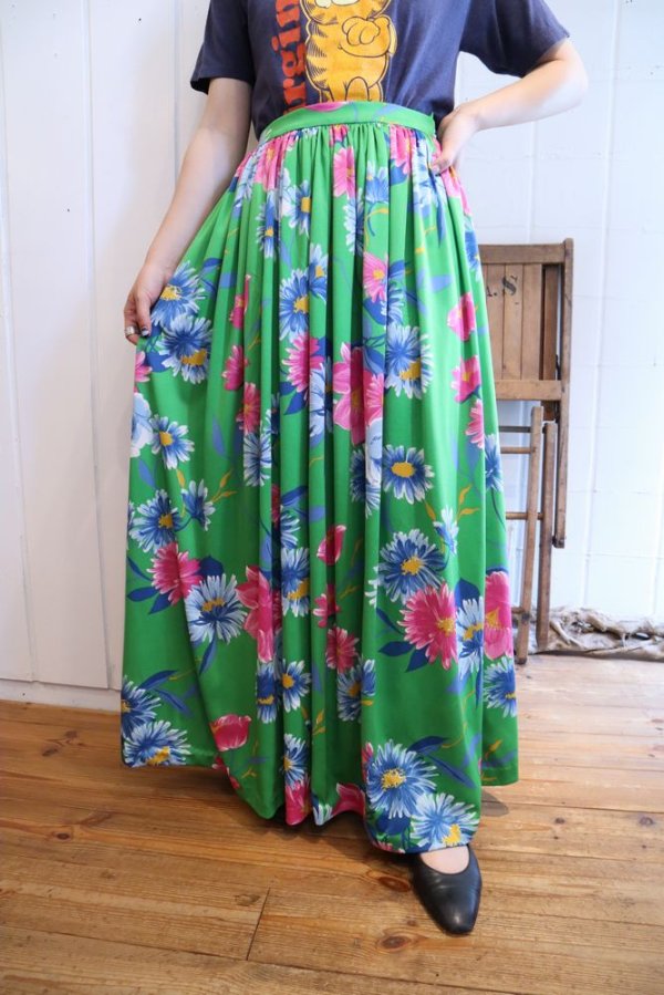 画像1: グリーン×ピンク×ブルー花柄タックデザインスカート