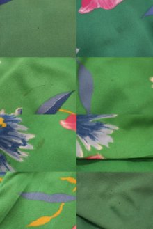 他の写真1: グリーン×ピンク×ブルー花柄タックデザインスカート
