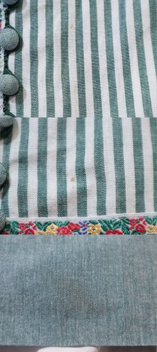 他の写真3: くすみグリーン×ホワイト×レッドストライプ花柄テープ＆ポケット付きチロルスカート