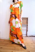 60〜70年代オレンジ×ホワイト×ライトグリーン花柄ポケット付きウンドネック半袖ハワイアンドレス