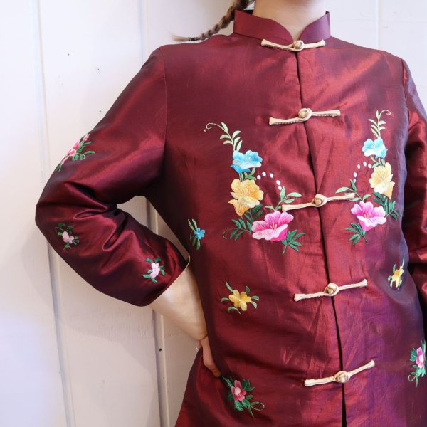 画像1: ダークレッド×ベージュ×カラフル花刺繍スタンドカラー長袖チャイナシャツジャケット