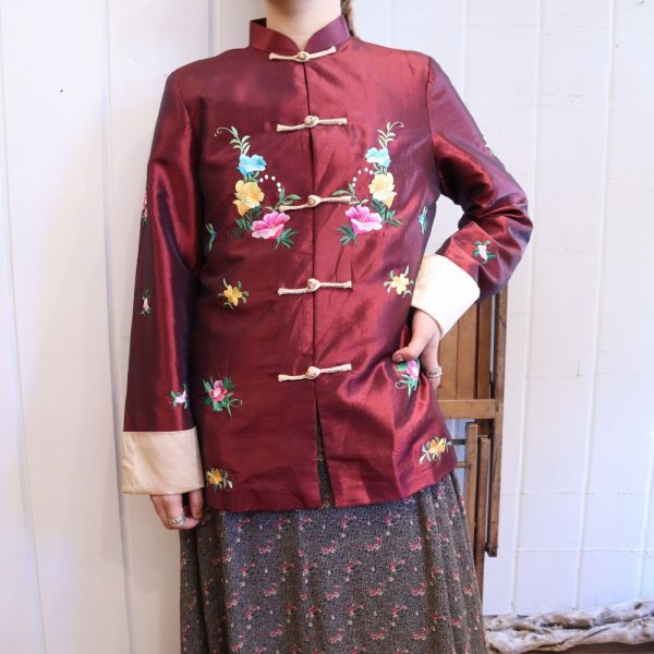 画像2: ダークレッド×ベージュ×カラフル花刺繍スタンドカラー長袖チャイナシャツジャケット