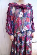 "Diane Freis"ブルー×ピンクレッド×ホワイト花柄フリルデザインスパンコール花飾り付きパフスリーブ長袖ティアードドレス