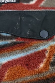 他の写真1: "Patagonia"カーキ×オレンジ×ライトブルーネイティブ象柄胸ポケットハーフスナップボタンハイネック長袖フリーストップ