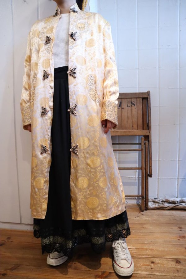 画像1: イエロー×ブラック花刺繍ポケット付きスタンドカラー長袖チャイナガウン