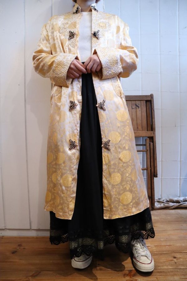 画像2: イエロー×ブラック花刺繍ポケット付きスタンドカラー長袖チャイナガウン