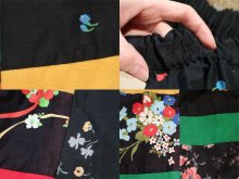 他の写真3: ブラック×レッド×イエロー花柄パッチワークウエストリボン付きロングスカート