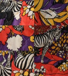 他の写真1: 70年代パープル×オレンジ×イエローシマウマ＆花柄スリット入りキルティングスカート