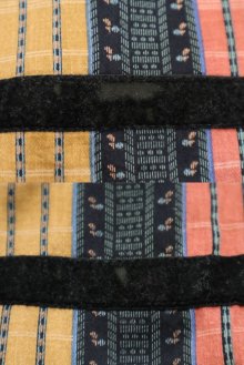 他の写真1: ブラック×オレンジ×イエローストライプタックデザインベロアテープ付きチロルスカート