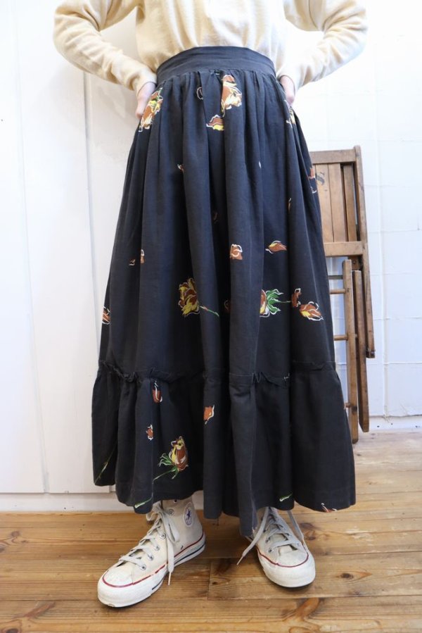 画像2: 50〜60年代ブラック×イエロー×ブラウン花＆リーフ柄フリルデザインスカート