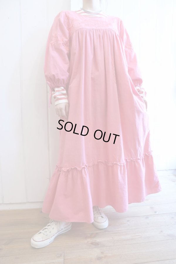 画像1: ピンク花刺繍ポケット＆袖口リボン付きラウンドネック七分袖ドレス