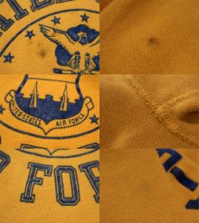 他の写真1: イエロー×ブルー”USAF”フロッキープリントフード＆ポケット付き長袖スウェット