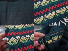 他の写真2: グリーン×ホワイト×ピンクレッドグアテマラ刺繍ポケット付きスカート