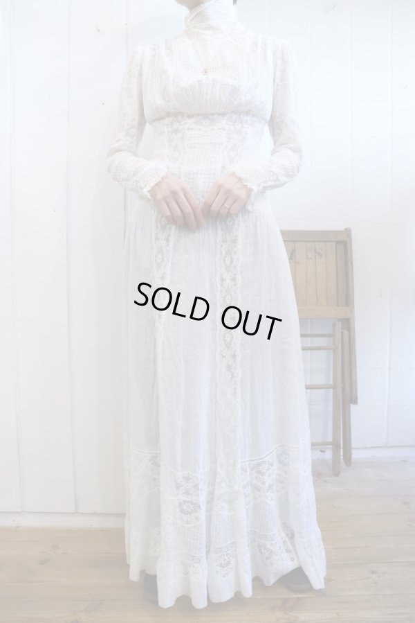 画像2: antique ホワイトレースデザイン裾フリルハイネック長袖ドレス 