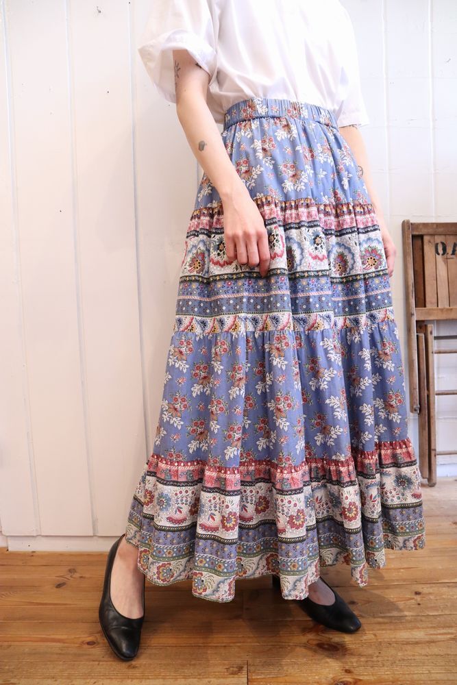 ライトブルー×ピンク花柄ティアードスカート - Fizz-select Lady's vintage clothing-