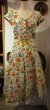画像2: 50〜60年代ホワイト×オレンジ×サックスペイント風お花柄ハーフボタンラウンドネック半袖ドレス (2)