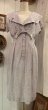 画像3: 50〜60年代グレー×ホワイト格子柄リボン付きビックカラー半袖ドレス (3)