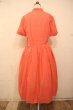 画像6: 50〜60年代ブラッドオレンジ無地ピンタッグハーフボタン半袖シャツ型ドレス (6)