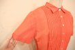 画像8: 50〜60年代ブラッドオレンジ無地ピンタッグハーフボタン半袖シャツ型ドレス (8)