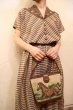 画像2: 50〜60年代ブラウン×カラフルチェック柄スカラップ飾りボタン付き開襟半袖ドレス (2)