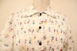 画像13: 50〜60年代ホワイト×カラフルハートチェアー柄ピンタッグポケット付き半袖シャツ型ドレス (13)