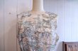 画像12: 50〜60年代サックス×ベージュ手描き風景柄ベルト付きプリーツノースリーブドレス (12)