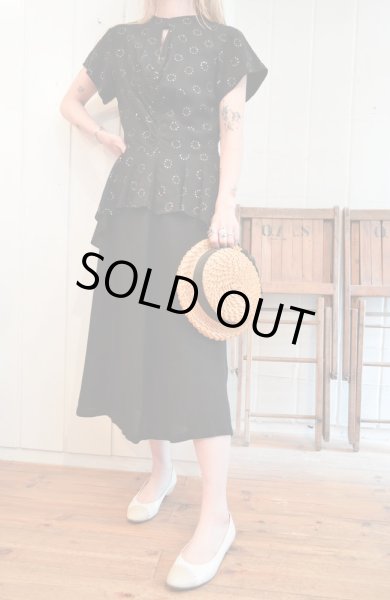 画像1: 50〜60年代ブラック無地ラメ付きペプラムクルーネック半袖ドレス (1)