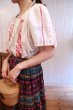 画像5: 60〜70年代ホワイト×レッドルーマニア刺繍ギャザーネック半袖シースルーチュニック (5)