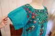 画像12: ターコイズブルー×カラフル花刺繍メキシカン半袖ロングドレス (12)