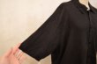 画像10: ”FLAX”ブラック無地胸ポケット襟付き半袖リネンシャツ (10)