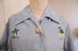 画像7: サックス×カラフル刺繍入りポケット付き半袖シャンブレーシャツ (7)