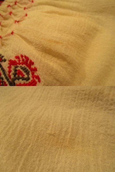 画像1: 60〜70年代ホワイト×レッド×チャコールルーマニア刺繍スリットネックタッセルリボン付き半袖チュニック