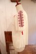 画像7: 60〜70年代ホワイト×レッド×チャコールルーマニア刺繍スリットネックタッセルリボン付き半袖チュニック (7)
