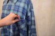 画像8: ブルー×イエローチェック胸ポケット付きハーフボタン長袖プルオーバーグランパシャツ (8)
