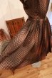 画像11: 50〜60年代ブラウン×ブラックモザイク柄サーキュラースカート半袖ドレス (11)
