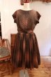 画像6: 50〜60年代ブラウン×ブラックモザイク柄サーキュラースカート半袖ドレス (6)