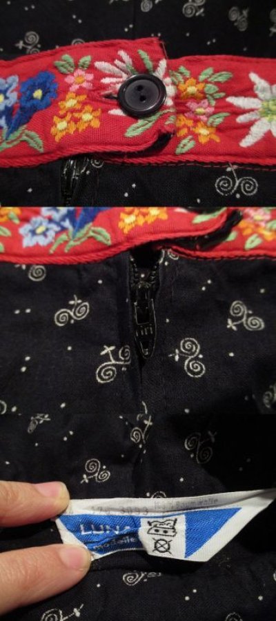 画像1: 70年代ブラック×レッド×カラフル小花柄クロシェット＆チロリアンテープ付きロングスカート