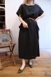 画像2: 50〜60年代ブラック花柄刺繍ポケット付きラウンドネック半袖ドレス (2)