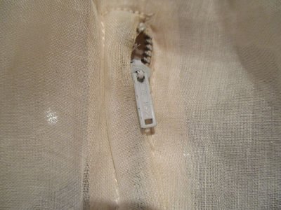 画像1: ”antique”生成りボタニカル刺繍スカラップスクエアネック半袖シースルードレス