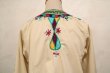 画像10: ホワイトベージュ×カラフルエスニック刺繍ポケット付きクルーネックフレアスリーブ七分袖チュニック (10)