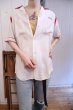 画像3: 50〜60年代ホワイト×レッドチェーン刺繍胸ポケット付き半袖ボーリングシャツ (3)