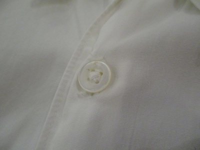 画像1: オフホワイト無地胸ポケット＆襟付き長袖シャツ