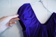 画像9: 70年代パープル×カラフルチューリップ＆バタフライ柄ラウンドネックフレンチスリーブ半袖ドレス (9)