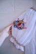 画像7: vintageホワイト×カラフル花ハンガリー刺繍Vネック半袖チュニック (7)